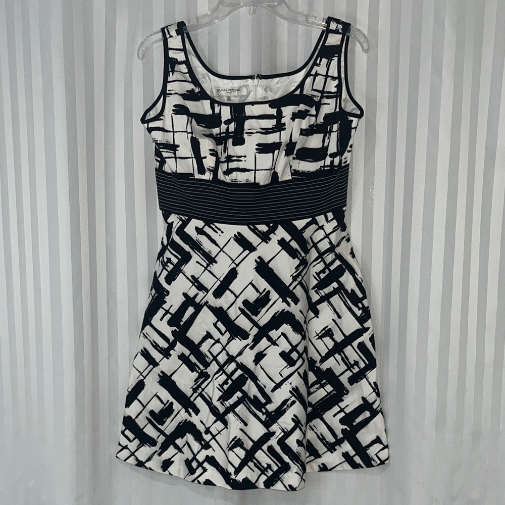 Evan Picone Black & White Sleeveless Fit-and-Flare Dress